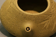Load image into Gallery viewer, Benshan Lüni Shipiao Yixing Teapot with Carvings of Bamboo, 本山绿泥石瓢壶, 140ml