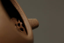 Load image into Gallery viewer, TianQingNi Heng Yu Lianzi Teapot, 天青泥亨裕莲子壶, 120ml