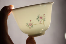 Load image into Gallery viewer, 120ml Four Season Flowers Fencai Jingdezhen Porcelain Gaiwan