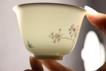 Load image into Gallery viewer, 120ml Four Season Flowers Fencai Jingdezhen Porcelain Gaiwan