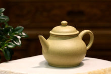 Load image into Gallery viewer, Benshan Lüni Bale Shuiping Yixing Teapot, 本山绿泥芭乐水平壶, 170ml