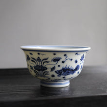 Load image into Gallery viewer, 100ml Fish and the Sea Qinghua Fanggu Jingdezhen Porcelain Teacup 耕隐鱼藻纹压手杯