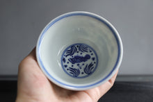 Load image into Gallery viewer, 100ml Fish and the Sea Qinghua Fanggu Jingdezhen Porcelain Teacup 耕隐鱼藻纹压手杯