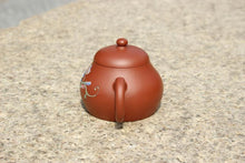 Load image into Gallery viewer, Zhuni Meng Chen Small Yixing Teapot with Diancai Flowers and Butterfly, 点彩朱泥孟臣小品, 120ml