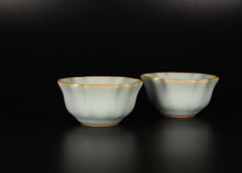 Load image into Gallery viewer, Pair of Matching 40ml Flower Ruyao Sky Blue Teacups, 天青汝窑茶杯