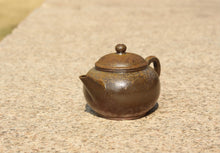 Load image into Gallery viewer, Wood Fired Small Shuiping Yixing Teapot, Dicaoqing clay, 柴烧底槽青小水平壶, 80ml