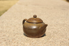 Load image into Gallery viewer, Wood Fired Small Shuiping Yixing Teapot, Dicaoqing clay, 柴烧底槽青小水平壶, 80ml