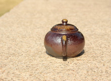 Load image into Gallery viewer, Wood Fired Small Shuiping Yixing Teapot, Dicaoqing clay, 柴烧底槽青小水平壶, 80ml