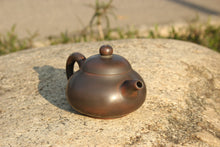 Load image into Gallery viewer, 105ml Hehuan Nixing Teapot 坭兴合欢壶 by Wu Sheng Sheng