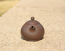 Load image into Gallery viewer, 95ml Pear Nixing Teapot 坭兴小梨壶 by Zhou Yujiao