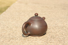 Load image into Gallery viewer, 95ml Pear Nixing Teapot 坭兴小梨壶 by Zhou Yujiao