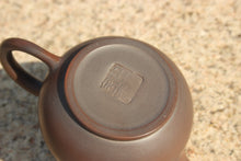 Load image into Gallery viewer, 95ml Pear Nixing Teapot 坭兴小梨壶 by Zhou Yujiao