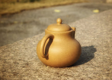 Load image into Gallery viewer, Huangjin Duan Gourd Yixing Teapot, 黄金段葫芦壶, 220ml