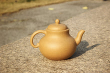 Load image into Gallery viewer, Huangjin Duan Gourd Yixing Teapot, 黄金段葫芦壶, 220ml