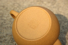 Load image into Gallery viewer, Huangjin Duan Pear Yixing Teapot, 黄金段梨形壶 , 150ml