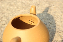 Load image into Gallery viewer, Huangjin Duan Pear Yixing Teapot, 黄金段梨形壶 , 150ml