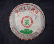 Load image into Gallery viewer, 2000 Zhongcha CNNP 7532 Raw Pu'er Tea Cake, 2000年中茶7532(雪印)纪念饼