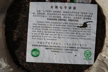 Load image into Gallery viewer, 2000 Zhongcha CNNP 7532 Raw Pu'er Tea Cake, 2000年中茶7532(雪印)纪念饼