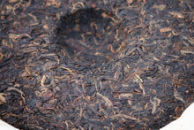 Load image into Gallery viewer, 2000 Zhongcha CNNP 7532 Raw Pu'er Tea Cake, 2000年中茶7532(雪印)纪念饼