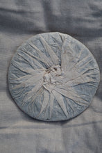 Load image into Gallery viewer, 2000 Zhongcha CNNP 7532 Raw Pu'er Tea Cake, 2000年中茶7532(雪印)纪念饼