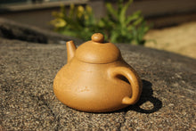 Load image into Gallery viewer, Huangjin Duan Hulupiao Yixing Teapot with Carvings of Chrysanthemums, 葫芦瓢黄金段壶, 茶已熟 菊正开 赏秋人 来不来, 125ml