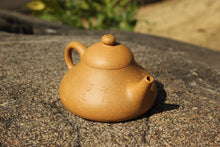 Load image into Gallery viewer, Huangjin Duan Hulupiao Yixing Teapot with Carvings of Chrysanthemums, 葫芦瓢黄金段壶, 茶已熟 菊正开 赏秋人 来不来, 125ml