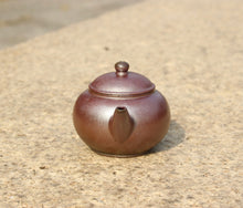 Load image into Gallery viewer, Wood Fired Small Shuiping Yixing Teapot, Dicaoqing clay, 柴烧底槽青小水平壶, 80ml