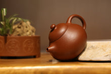 Load image into Gallery viewer, Zhuni Dahongpao Wendan Yixing Teapot with Carved Characters, 朱泥大红袍文旦(底部刻绘), 120ml
