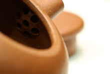 Load image into Gallery viewer, Zhuni Dahongpao Heng Yu Lianzi Yixing Teapot, 朱泥大红袍亨裕莲子壶, 90ml