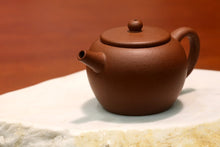 Load image into Gallery viewer, Zhuni Dahongpao Heng Yu Lianzi Yixing Teapot, 朱泥大红袍亨裕莲子壶, 90ml