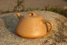 Load image into Gallery viewer, Huangjin Duan ManSheng Shipiao Yixing Teapot with Carvings, 黄金段曼生石瓢, 不肥而坚是以永年, 190ml