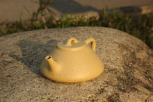 Load image into Gallery viewer, Benshan Lüni Ziye Shipiao Teapot, 本山绿泥子冶石瓢, 200ml