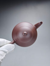 Load image into Gallery viewer, Dicaoqing Pear Yixing Teapot 底槽清梨形壶 150ml
