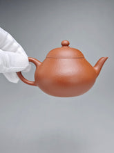 Load image into Gallery viewer, Zhuni Dahongpao Pear Yixing Teapot 朱泥大红袍梨形 120ml
