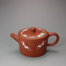 Load image into Gallery viewer, Xiao Hongni Zhitong Yixing Teapot with Diancai Bats and Peaches 点彩小红泥直筒 100ml
