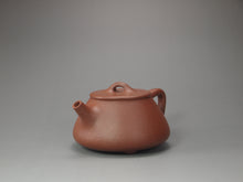 Load image into Gallery viewer, Jiangponi Shipiao Yixing Teapot 降坡泥石瓢壶 110ml
