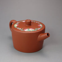 Load image into Gallery viewer, Xiao Hongni Zhitong Yixing Teapot with Diancai Bats and Peaches 点彩小红泥直筒 100ml
