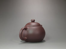 Load image into Gallery viewer, Lao Zini HuangYingchun Xishi Yixing Teapot 老紫泥黄寅春款西施 125ml
