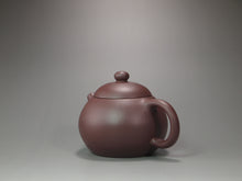 Load image into Gallery viewer, Lao Zini HuangYingchun Xishi Yixing Teapot 老紫泥黄寅春款西施 125ml
