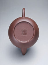 Load image into Gallery viewer, Dicaoqing Pear Yixing Teapot 底槽清梨形壶 150ml
