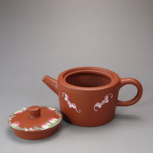 Load image into Gallery viewer, Xiao Hongni Zhitong Yixing Teapot with Diancai Bats and Peaches 点彩小红泥直筒 100ml
