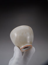 Load image into Gallery viewer, Ink Painting Series Teacup by Taoshan Studio No.1 桃山房赤白杯 100ml
