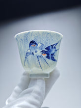 Load image into Gallery viewer, 100ml Qinghua Swallows Jingdezhen Porcelain Teacup by KuangShi 耕隐青花手绘仰钟杯-燕子
