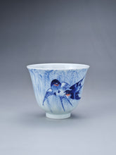 Load image into Gallery viewer, 100ml Qinghua Swallows Jingdezhen Porcelain Teacup by KuangShi 耕隐青花手绘仰钟杯-燕子
