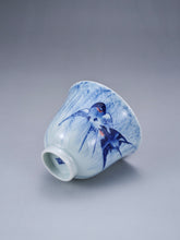 Load image into Gallery viewer, 100ml Qinghua Swallows Jingdezhen Porcelain Teacup by KuangShi 耕隐青花手绘仰钟杯-燕子
