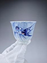 Load image into Gallery viewer, 100ml Qinghua Swallows Jingdezhen Porcelain Teacup by KuangShi 耕隐青花手绘仰钟杯-燕子
