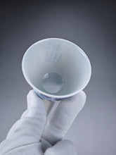 Load image into Gallery viewer, 100ml Qinghua Swallows Jingdezhen Porcelain Teacup by KuangShi 耕隐青花手绘仰钟杯-燕子
