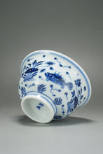 Load image into Gallery viewer, 100ml Fish and the Sea Qinghua Fanggu Jingdezhen Porcelain Teacup 耕隐鱼藻纹压手杯
