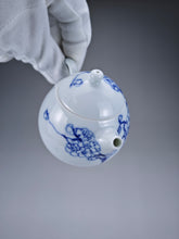 Load image into Gallery viewer, 100ml Fully Handmade Qinghua Jingdezhen Fine Porcelain Teapot by KuangShi 耕隐艺品匡石手绘龙蛋壶
