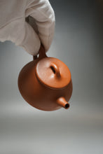 Load image into Gallery viewer, Zhuni Little Shipiao Yixing Teapot 朱泥平盖石瓢 100ml
